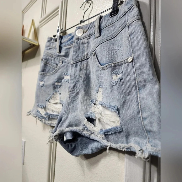 Aviva on Earth Women's Distressed Jean Short Sz 28 Festival Beach Summer - Picture 9 of 9